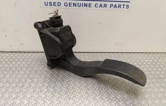 Mercedes-Benz Vito Viano W447 Accelerator throttle pedal A9063000304 0280755025 A02853