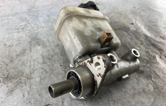 Hyundai Santa Fe Master brake cylinder Bm1111271