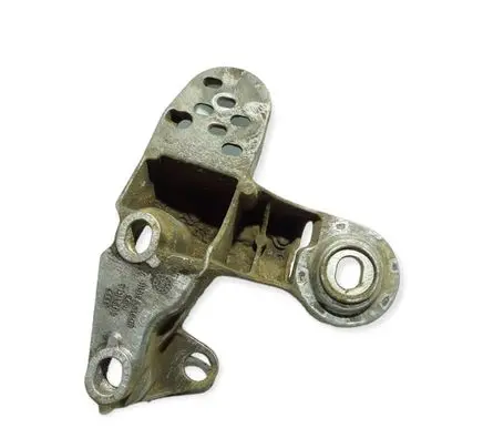 Volkswagen PASSAT B5 Engine mounting bracket 8d0199351h
