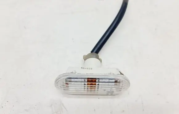 Front fender indicator light
