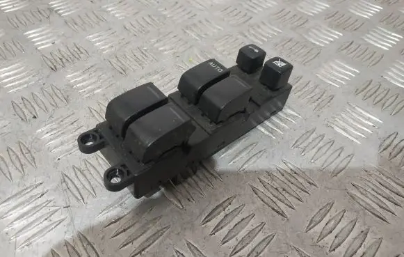 Nissan Primera Electric window control switch 25401AV640 C8DD702N