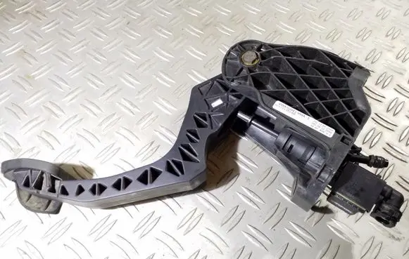 Volkswagen PASSAT CC Accelerator throttle pedal 3C1721059BB 260049003