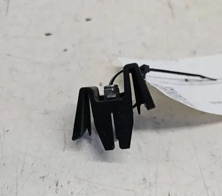 Jaguar XE Headlight/headlamp mounting bracket 