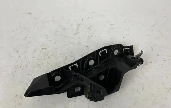 Audi Q7 4M Front bumper mounting bracket 4M0807283B