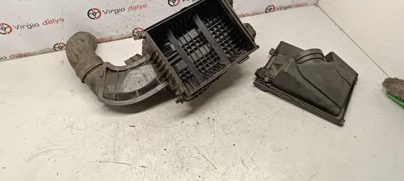 Renault Latitude (L70) Air filter box 