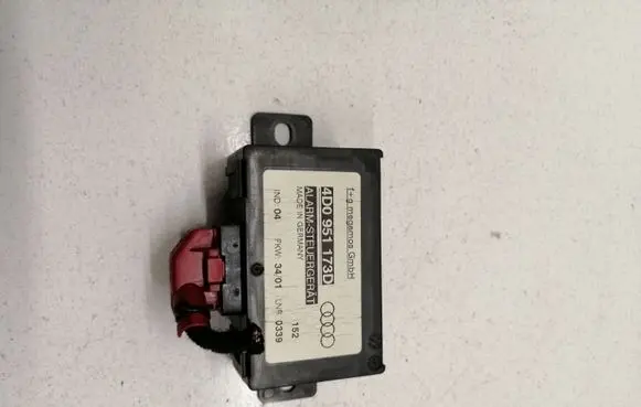 Audi A8 S8 D2 4D Alarm control unit/module 4D0951173D