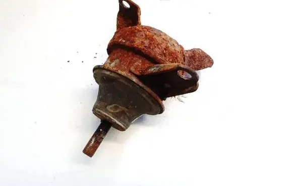 Honda CR-V Engine mount bracket