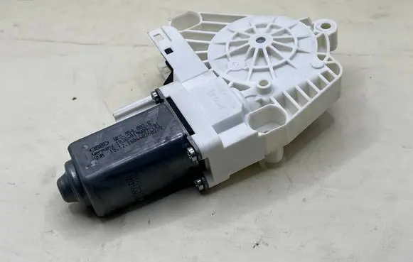Audi Q7 4M Rear glass lock/latch C434 8K0959802B
