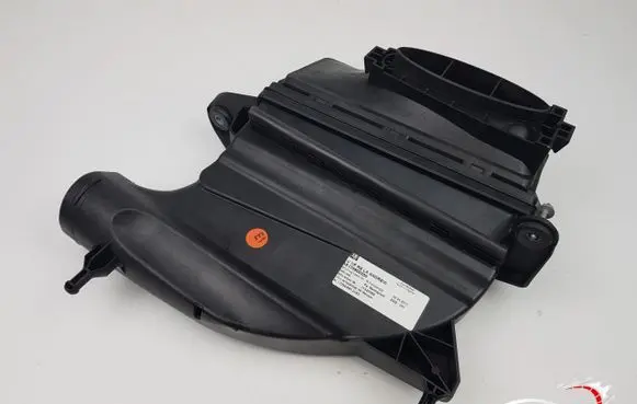Mercedes-Benz X-class W470 Air filter box cover A6420900300