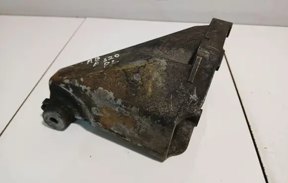 Mercedes-Benz E W211 Engine mounting bracket A6132230404