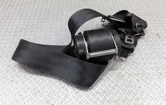 Middle seatbelt (rear)