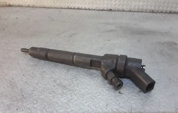 Mercedes-Benz A W168 Fuel injector 0445110015