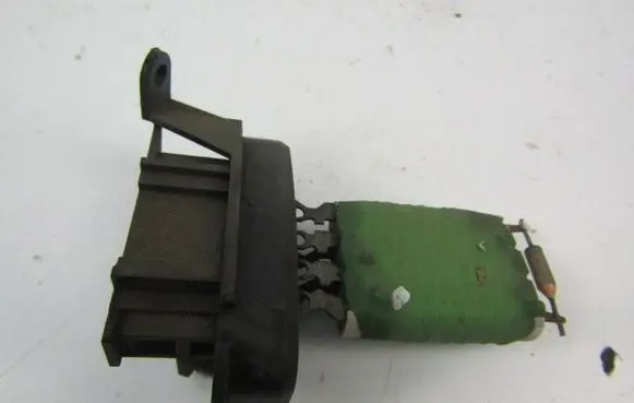 Mercedes-Benz Vito Viano W638 Heater blower motor/fan resistor 133282S
