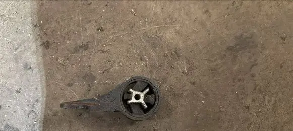 Volvo C30 Engine mount bracket 322A47