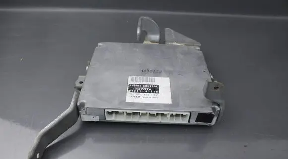 Toyota Prius (XW20) Engine control unit/module 8966147110 2751001633