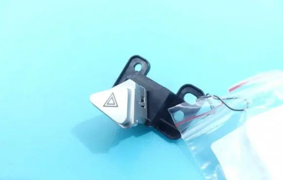 Tesla Model S Hazard light switch 6008905-00-C IMPRK1147531