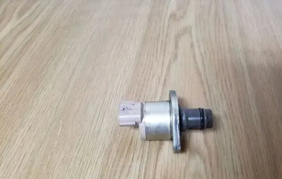 Mazda CX-7 Fuel pressure regulator 0360 06L19 311900