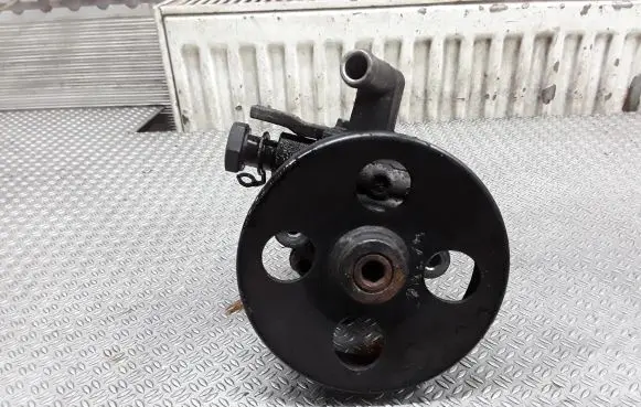 KIA Sportage Power steering pump 571002E300