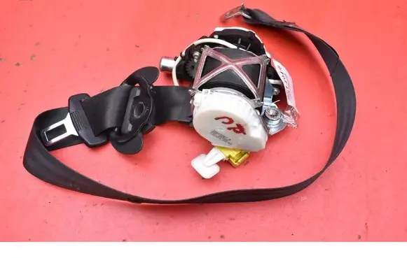 Volkswagen PASSAT CC Front seatbelt 3C1857706R
