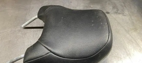 Volvo V70 Front seat headrest 