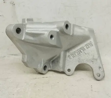 Mercedes-Benz 190 W201 Engine mounting bracket 1022232904 A1022232904 M102