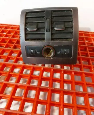 Rear air vent grill
