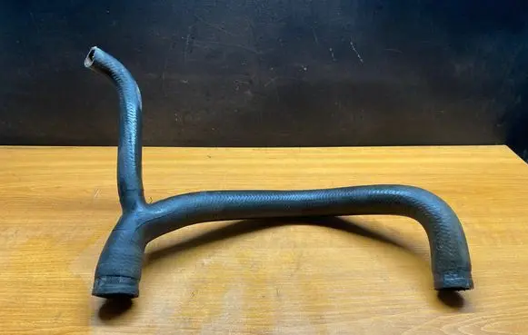 Mercedes-Benz 190 W201 Engine coolant pipe/hose 2015014082
