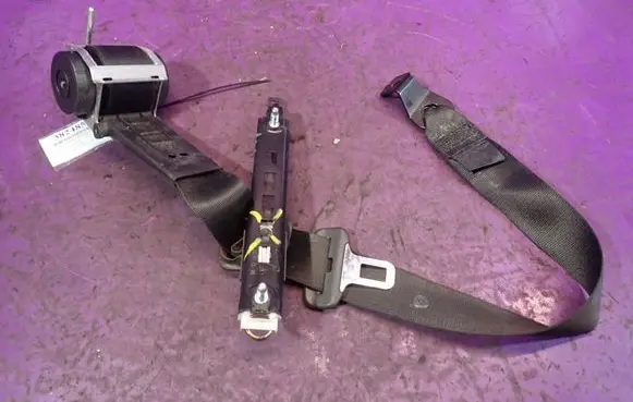 Opel Zafira B Front seatbelt