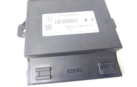 Volkswagen Touareg II Voltage converter/converter module 7PP959663E