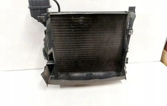 Mercedes-Benz A W168 Coolant radiator 1685050030 1685000093 1685000002