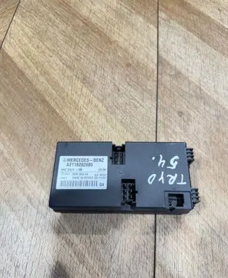 Mercedes-Benz E W211 Seat control module A2118202685 00005822A8