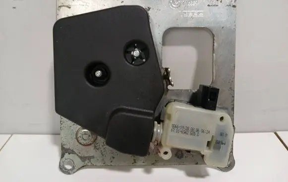 Mini One - Cooper R50 - 53 Tailgate/trunk/boot lock/catch/latch 67116942 7116889