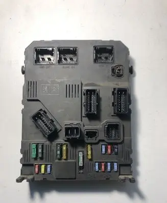 Peugeot 407 Fuse module 9655221080
