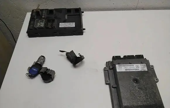 Ford Transit Engine ECU kit and lock set 8C1112A650 8C1T14A073