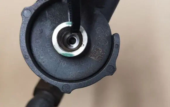 Hyundai i20 (PB PBT) Fuel injector 0445110320