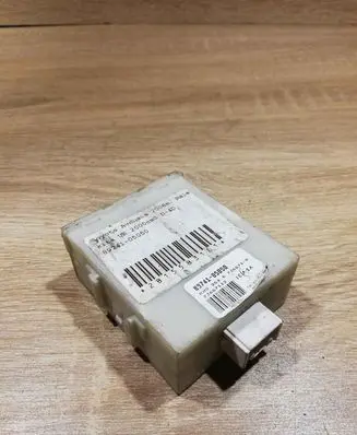 Toyota Corolla Verso AR10 Door central lock control unit/module 8974105050