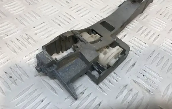 Rear door exterior handle/bracket