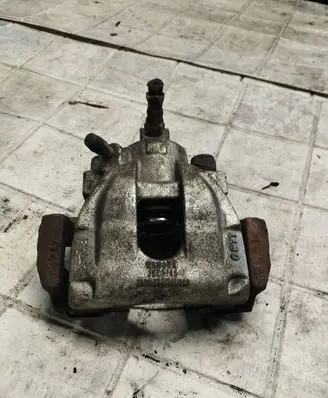 Toyota Auris 150 Front brake caliper