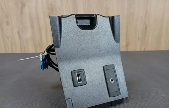 Mercedes-Benz B W246 W242 USB socket connector 2468201915 A2468201915 A1178201315