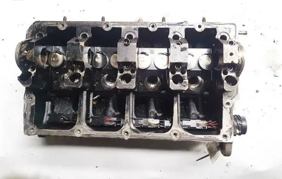 Volkswagen PASSAT B5.5 Engine head 038103373R