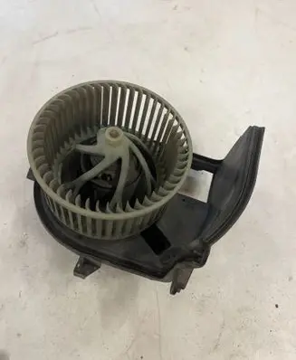 Renault Clio III A/C air flow flap actuator/motor 12712120
