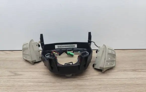 Volvo XC70 Steering wheel buttons/switches 17072007 30778865