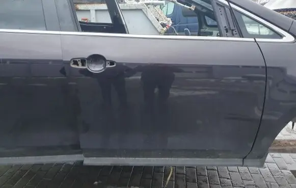 Mazda CX-7 Front door
