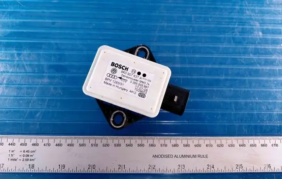 Audi A4 S4 B7 8E 8H ESP acceleration yaw rate sensor 8K0907637A