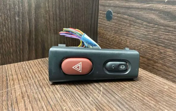 Renault Laguna I Hazard light switch 7700822866