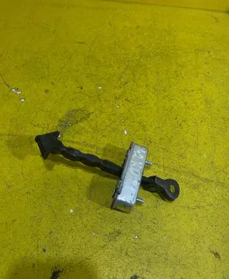 Mazda 6 Loading door check strap stopper RZ1R2P8K5