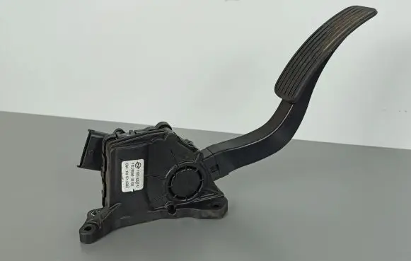 SsangYong Rexton Accelerator throttle pedal 2056036100