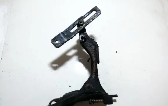 Volkswagen Jetta II Engine mounting bracket