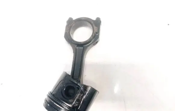 Ford Focus Piston with connecting rod