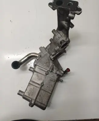 Mercedes-Benz C AMG W204 EGR valve cooler A6461400675